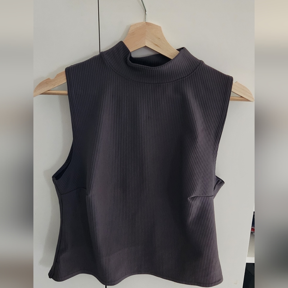 Sleeveless Ribbed Gray Athletic Top